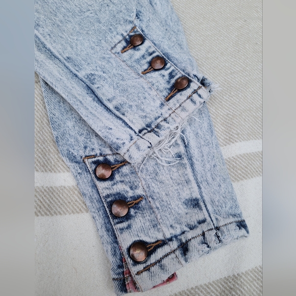 Vintage 1990s BONGO light blue acid wash distressed jeans - Picture 8 of 9